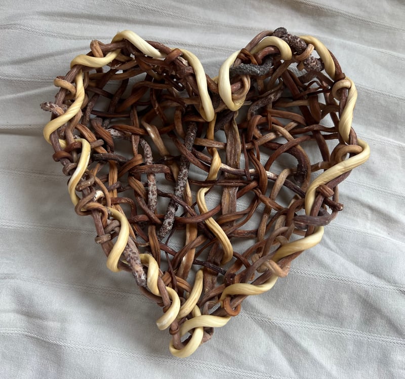 Mixed Kelp Heart Shaped Basket Medium